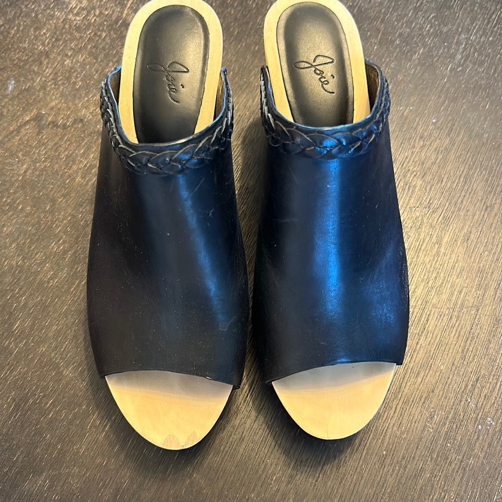 Leather and Wood Open Toe Trendy Clogs